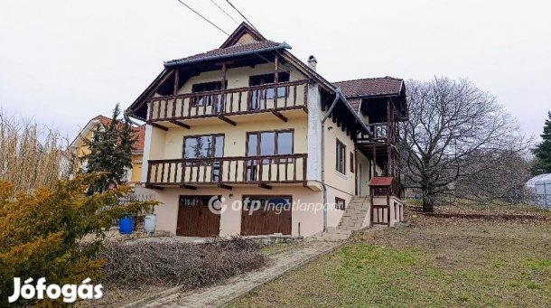 Gödöllői eladó 356 nm-es ház