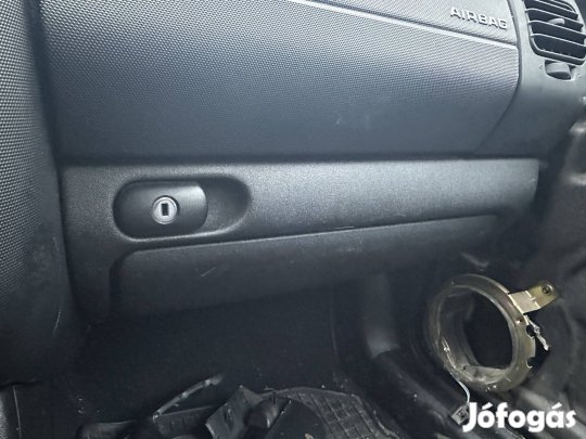 Golf 4 cabrio kesztyütarto 