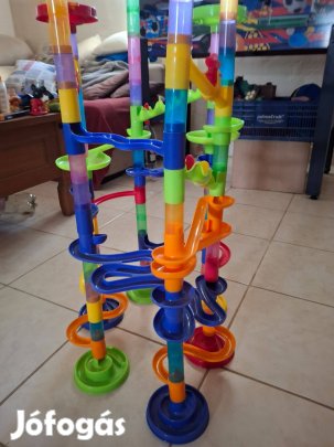 Golyópálya golyókkal