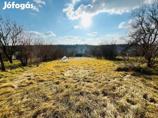 Gombai 1922 nm-es telek eladó