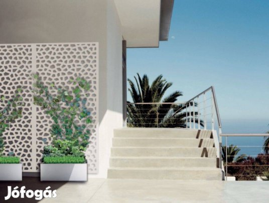 Gondozás mentes, mozaik mintás térelválasztó, növényfuttató. Külső és