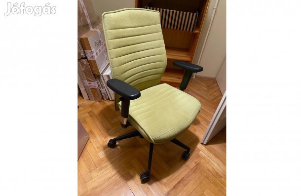 Görgős irodai forgószék