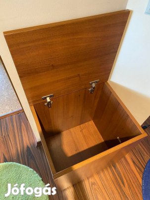 Görgős tároló szekrény