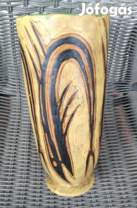 Gorka Lívia halas váza