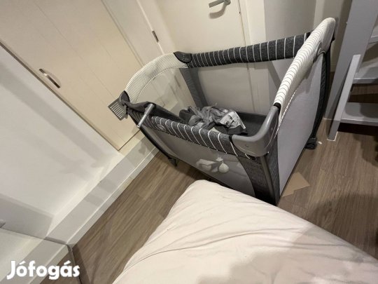 Graco hordozható összecsukható utazó babaágy pelenkázóval