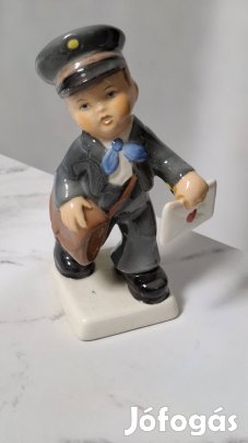 Gránit kerámia postás figura