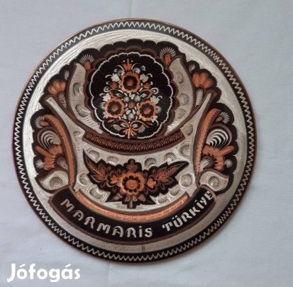 Gravírozással díszített színes vörösréz dísztál Törökországból 