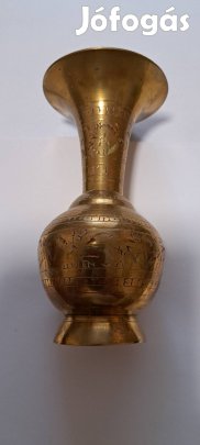 Gravirozot sárgarézböl készült váza