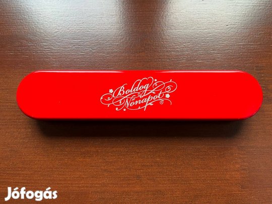 Gravírozott fém dobozos piros golyóstoll Nőnapra