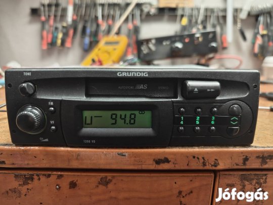 Grundig 1200VD kazettás autórádió