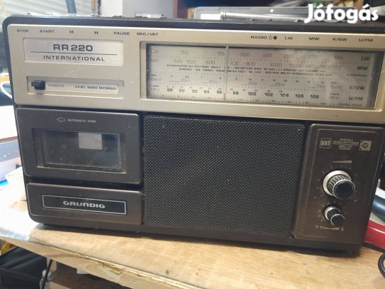 Grundig RR 220 táskarádió