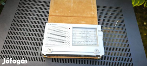 Grundig Yacht Boy 10 világvevő kisradió bőrtokban
