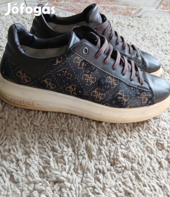 Guess cipő 42