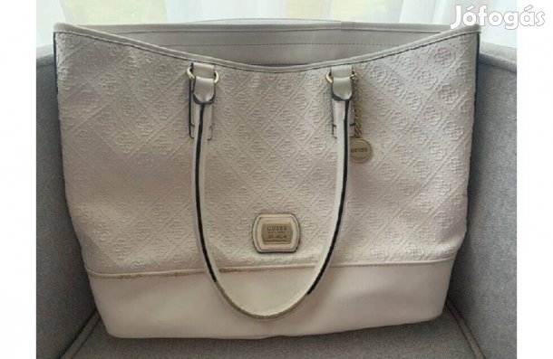 Guess nagyméretű fehér színű kézitáska olaszból