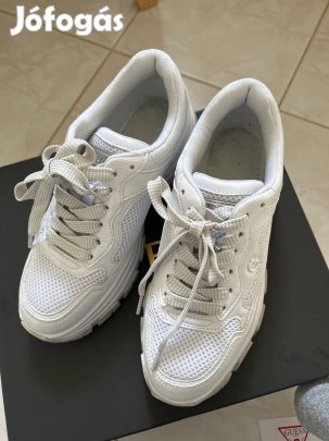 Guess női sportcipő 37-es méretben