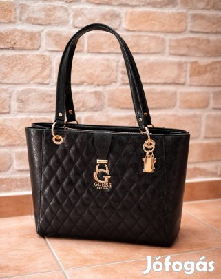 Guess táska 
