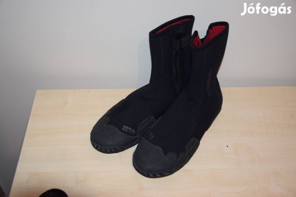 Gul nagy méretű szörf cipő (méret:48)