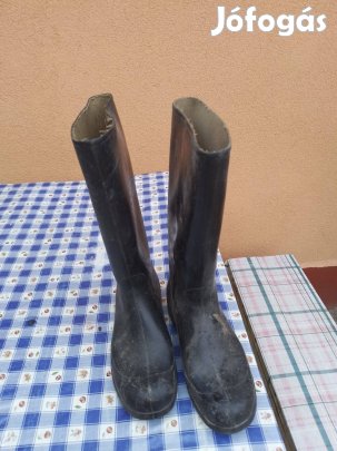 Gumi csizma kűlönböző méretben