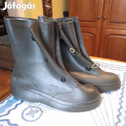 Gumi kalucsni sárcipő