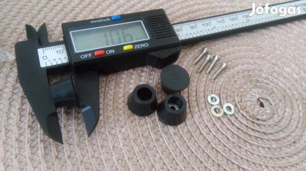 Gumi lábak - magnó - erósitó ,szék,á vágó deszka alá