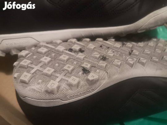 Gumi stoplis szöges hótaposó focicipő 43