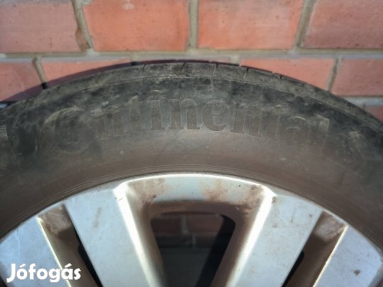 Gumiabroncsok felnivel eladó.
