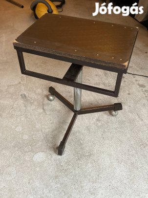 Gurulós TV állvány