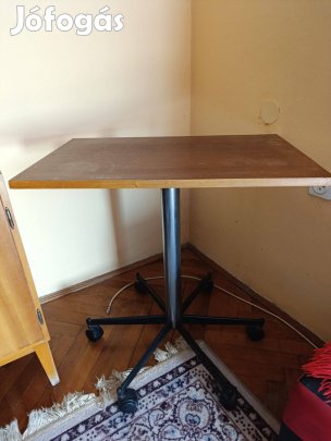 Gurulós TV állvány