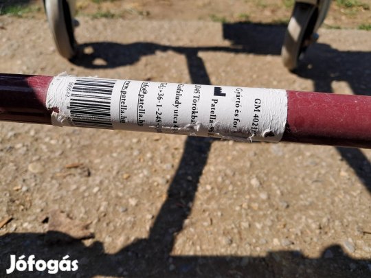 Gurulós, fékezhető wc