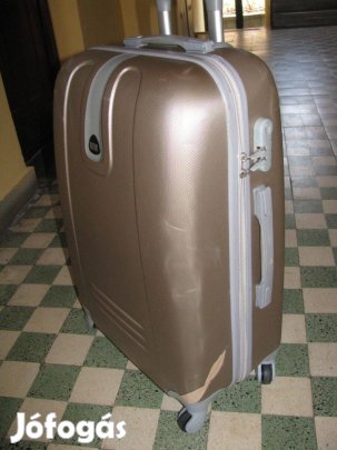 Gurulós bőrönd 67x42x23 Bontour arany számzár 4 gö kis javítás alul
