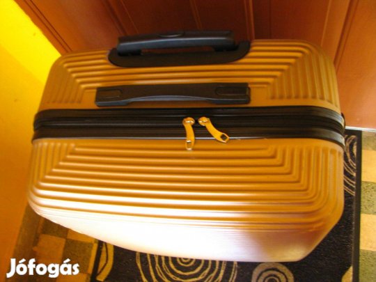 Gurulós bőrönd 70x47x30 Xtd aranyrózsa 4 jó görgő jó húzókar