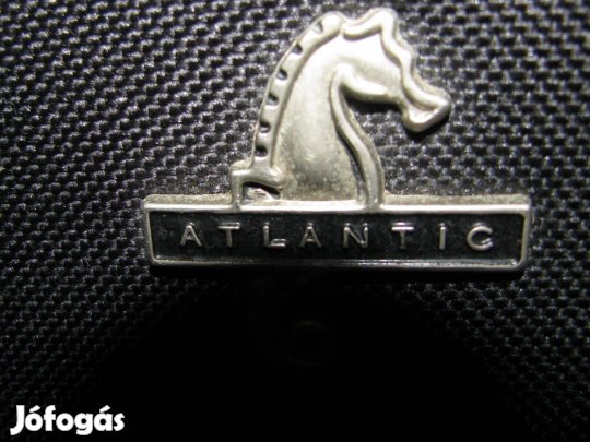 Gurulós bőrönd 80x53x32-35 Óriás Atlantic csikóhal emblémás kiváfekete