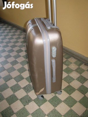 Gurulós bőrönd Abs 67x42x23 kisjavitás alul Bontour számzár 4 gör
