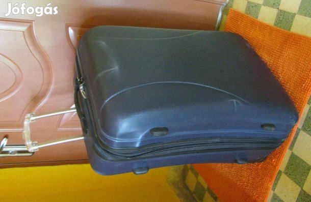 Gurulós bőrönd íveshátú 74x50x35 lenyílós Abs 2 jó görgős újszerű