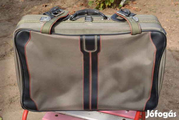 Gurulós bőrönd újszerű állapotban