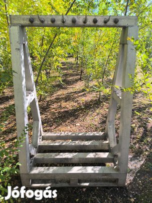 Gurulós húsakasztó állvány