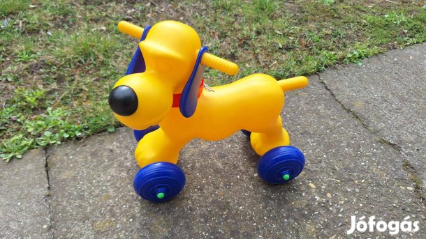 Gurulos játék kutya