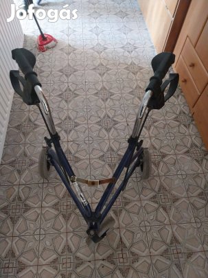 Gurulós összecsukható járókeret