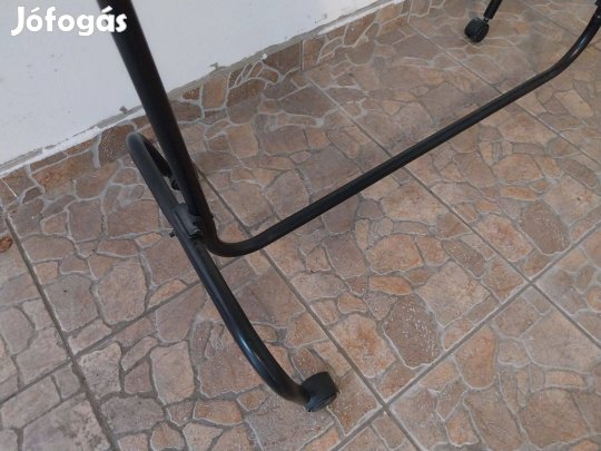 Gurulós ruhatartó - fogas