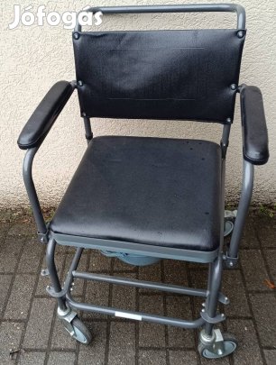 Gurulós szobawc/szobavécé fékezhető kerekekkel