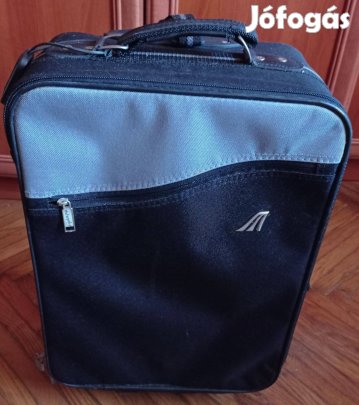 Gurulós utazótáska, kabinbőrönd