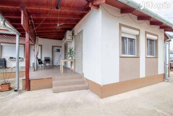 Gyál központi részén felújított, 100 m2- es családi ház