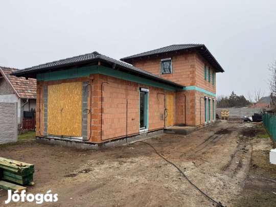 Gyál központjában új építésű családi ház eladó!