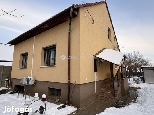 Gyáli eladó 220 nm-es ház