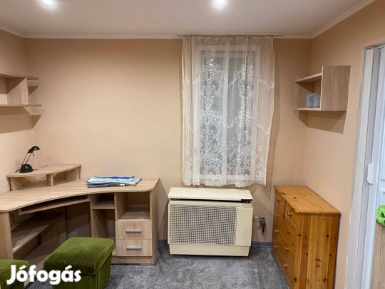 Gyálon központi helyen házrész kiadó