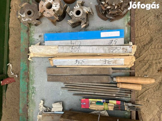 Gyalugép kések különböző méretben eladók