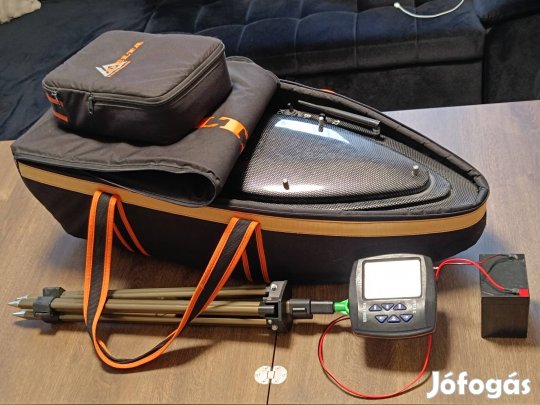 Gyári Delta etetőhajó radarral