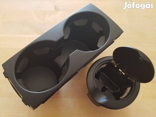 Gyári Volvo pohártartó és hamutartó