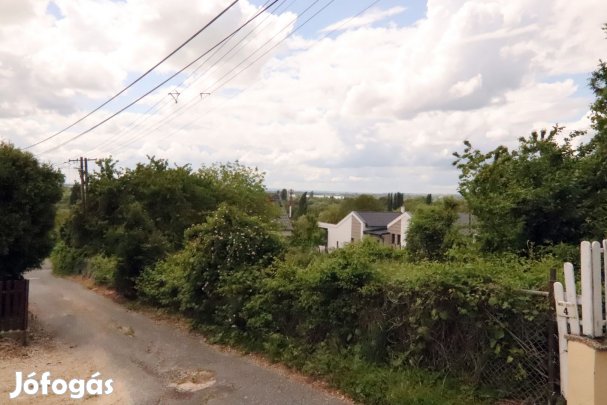 Gyenesdiás frekventált részén, belterületi családi ház  eladó