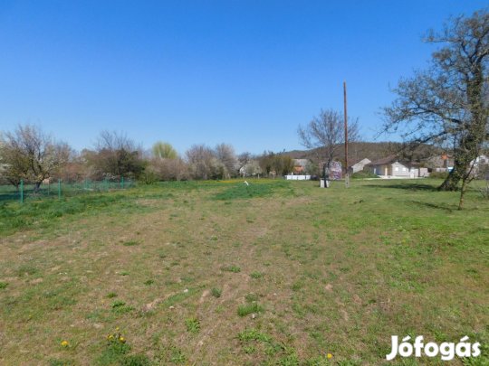 Gyenesdiáson csendes helyen telek eladó